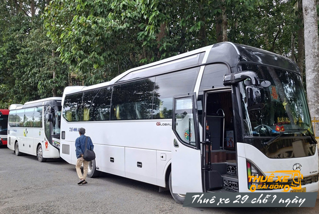 Thuê xe du lịch 29 chỗ theo ngày – giá bao nhiêu?