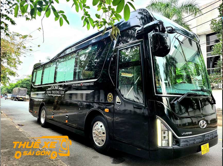 Limousine 16 chỗ với form ngoài rộng rãi