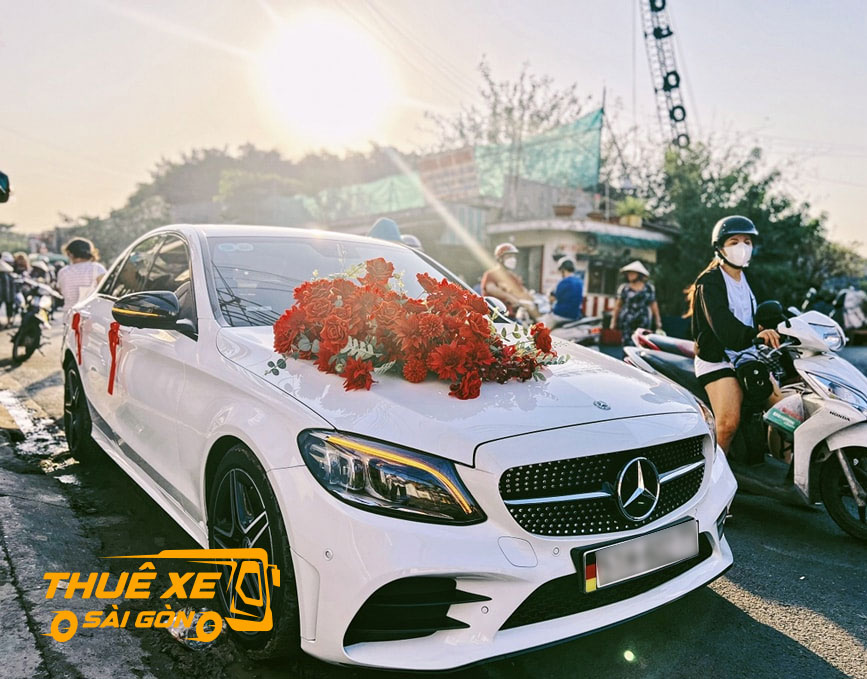 Xe hoa cưới Mercedes trong ngày đưa dâu