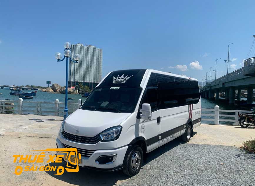 Iveco Daily 16 chỗ tại phố biển Nha Trang