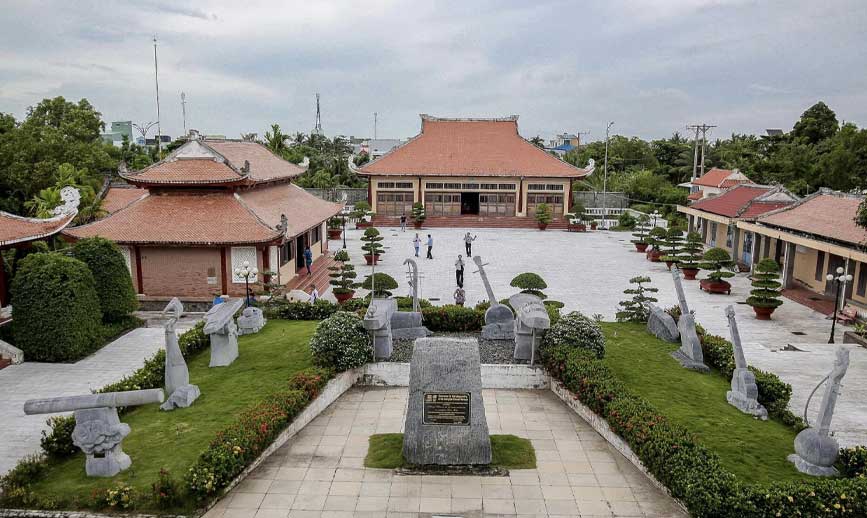 Khu tưởng niệm Cao Văn Lầu - Bạc Liêu