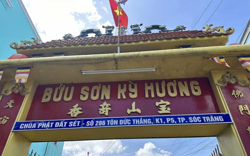 Thuê xe đi chùa Đất Sét