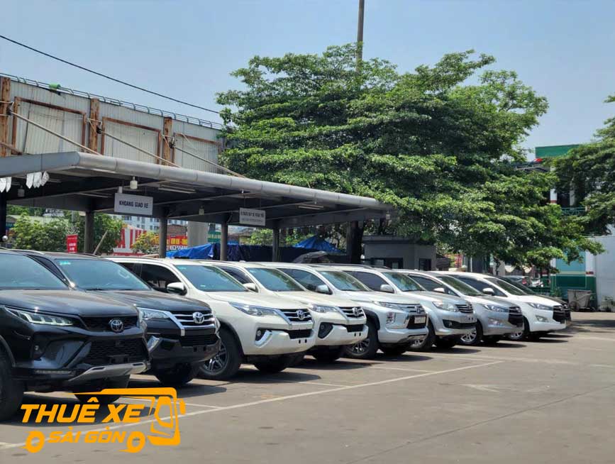 Thuê xe 7 chỗ Fortuner tại Sài Gòn