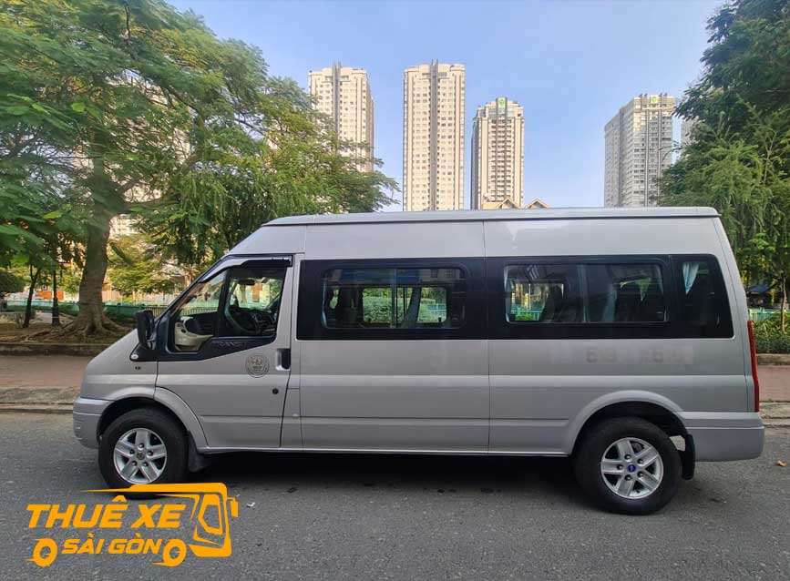 Mẩu Ford Transit thế hệ cũ