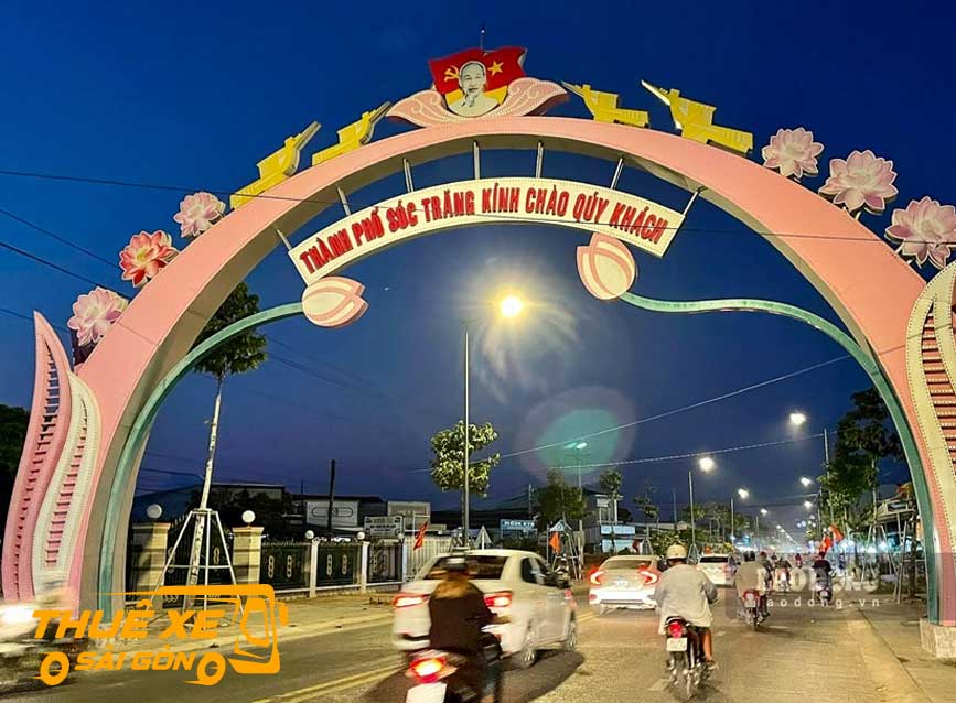 Di chuyển đi thành phố Sóc Trăng khoảng 240km