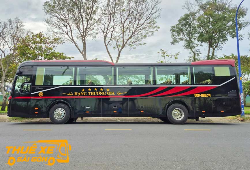 Dòng xe limousine 28 ghế 2024