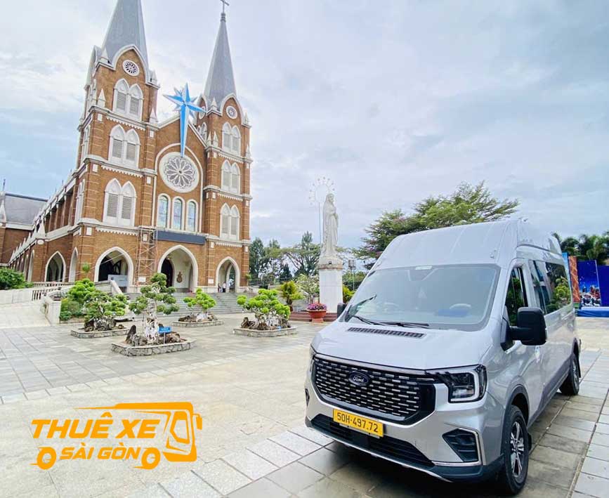 Xe 16 chỗ 2024 của Ford Transit