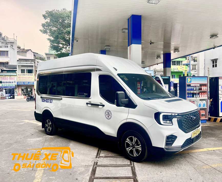 Dòng xe 16 chỗ Ford 2024