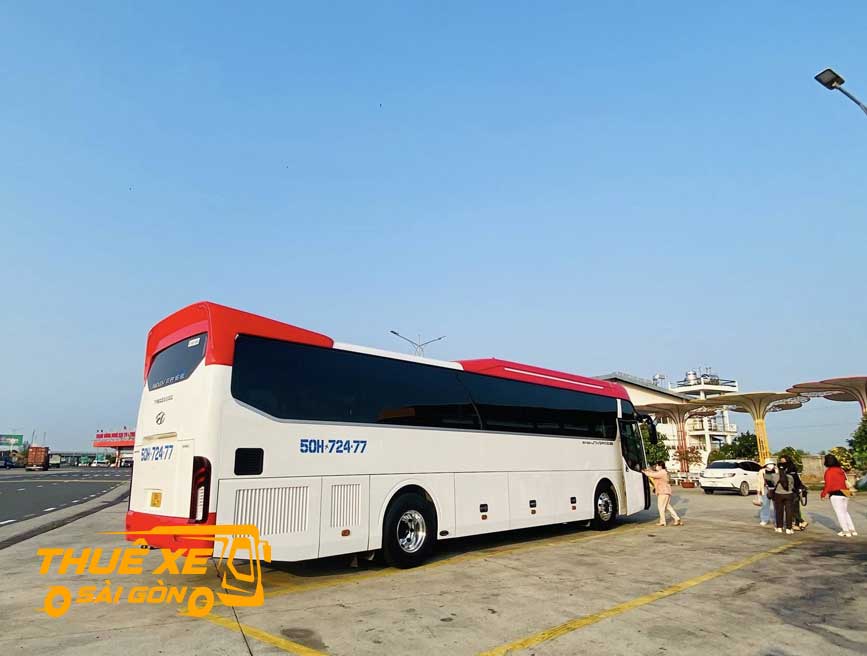 Tham khảo giá các dòng xe đi Xuyên Việt