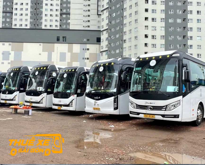 Tùy vào từng dòng xe 45 chỗ mà có mức giá khác nhau