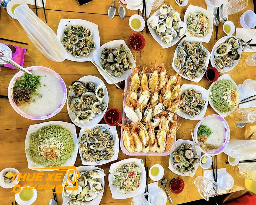 Thưởng thức bữa hải sản tươi sống trên đảo