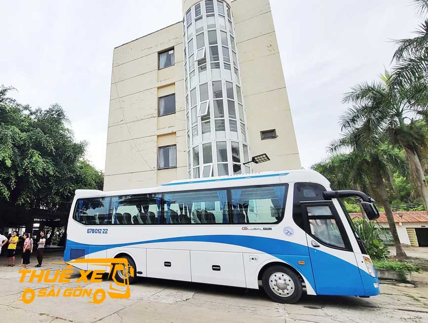 Khách tham quan tại Hà Tiên