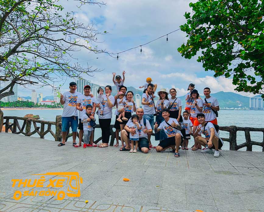 Khách tham quan Nha Trang