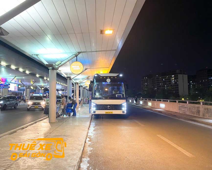 Xe luôn đón đúng giờ tại Sân Bay