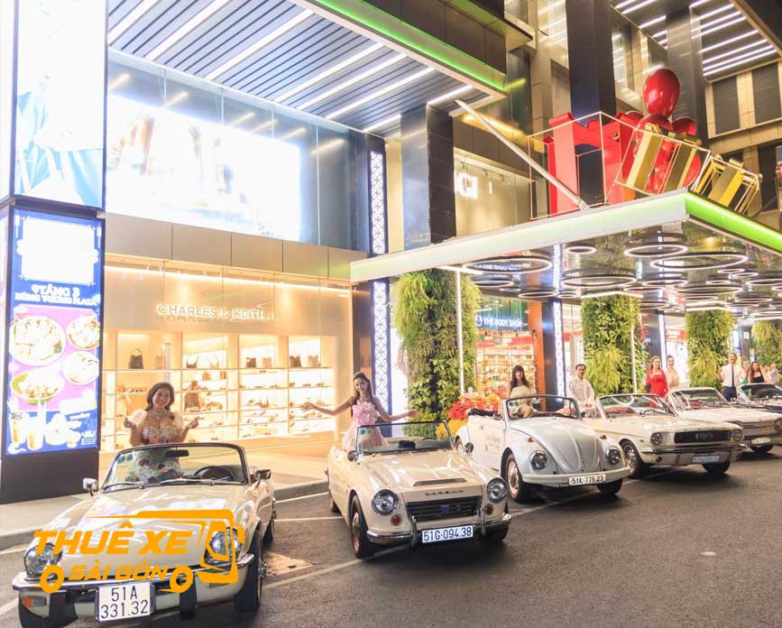 Xe tham gia sự kiện cùng một nhà hàng