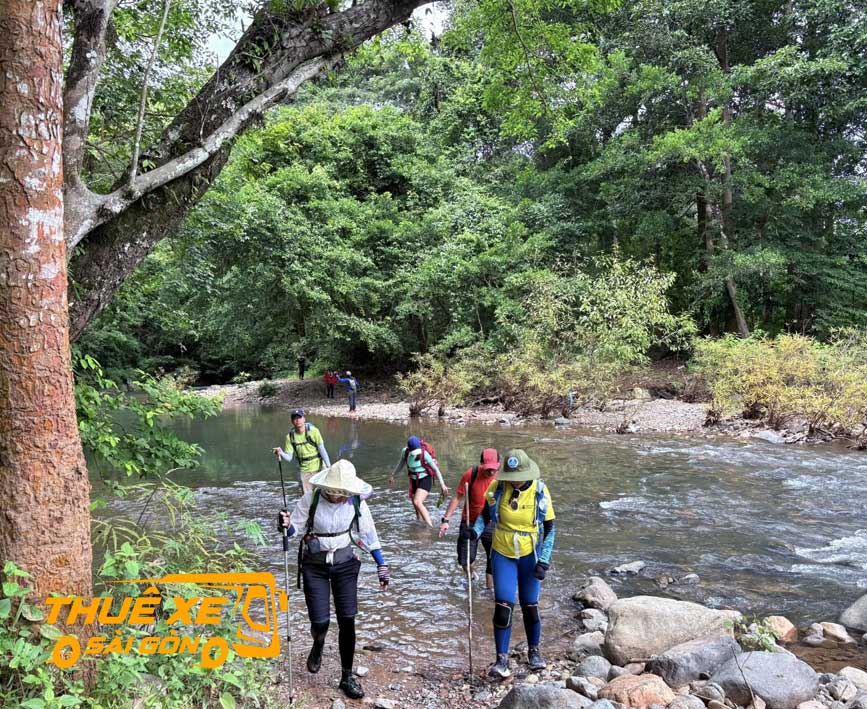 Thuê xe đi leo núi giá rẻ