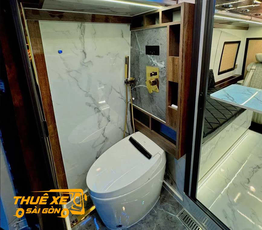 Xe có trang bị nhà vệ sinh cá nhân riêng