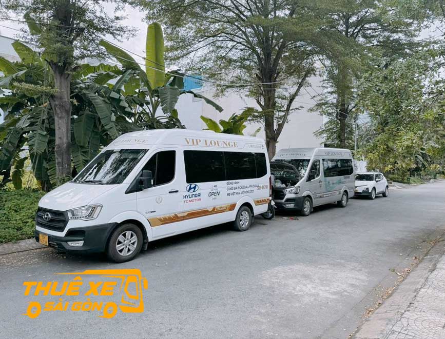 Đa dạng dòng xe 16 chỗ đi Đông Hòa