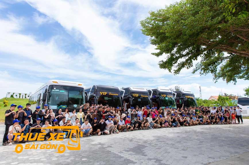 Tham khảo bảng giá thuê xe tổ chức teambuilding