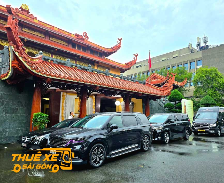 Loạt xe phục vụ chuyên gia