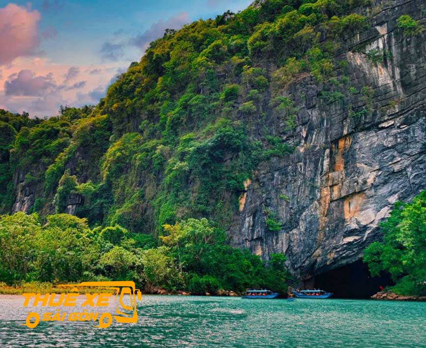 Thuê xe đi Động Phong Nha
