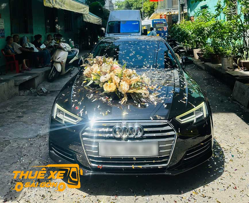 Xe cưới màu đen trong ngày rước dâu