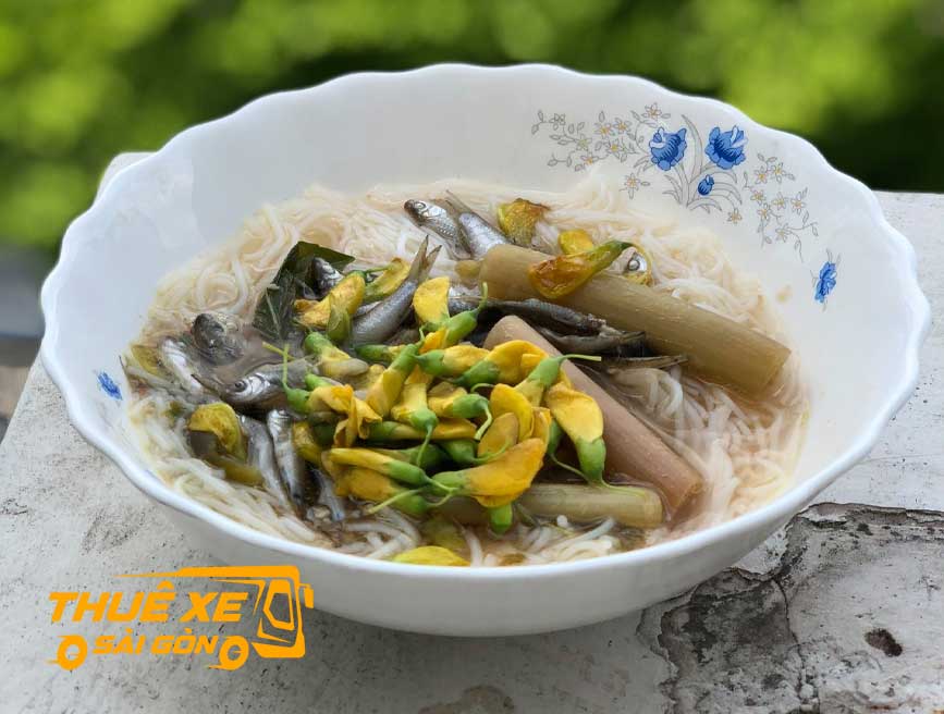 Sản vật Đồng Tháp trong tô lẩu Cá Linh