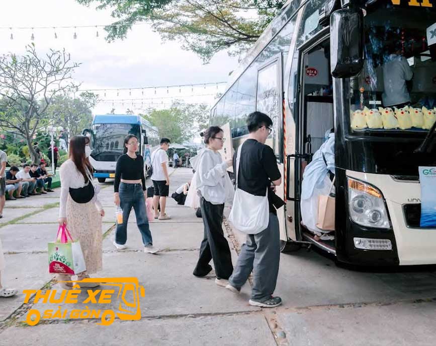 Thuê xe 29 chỗ đi Nha Trang giá rẻ